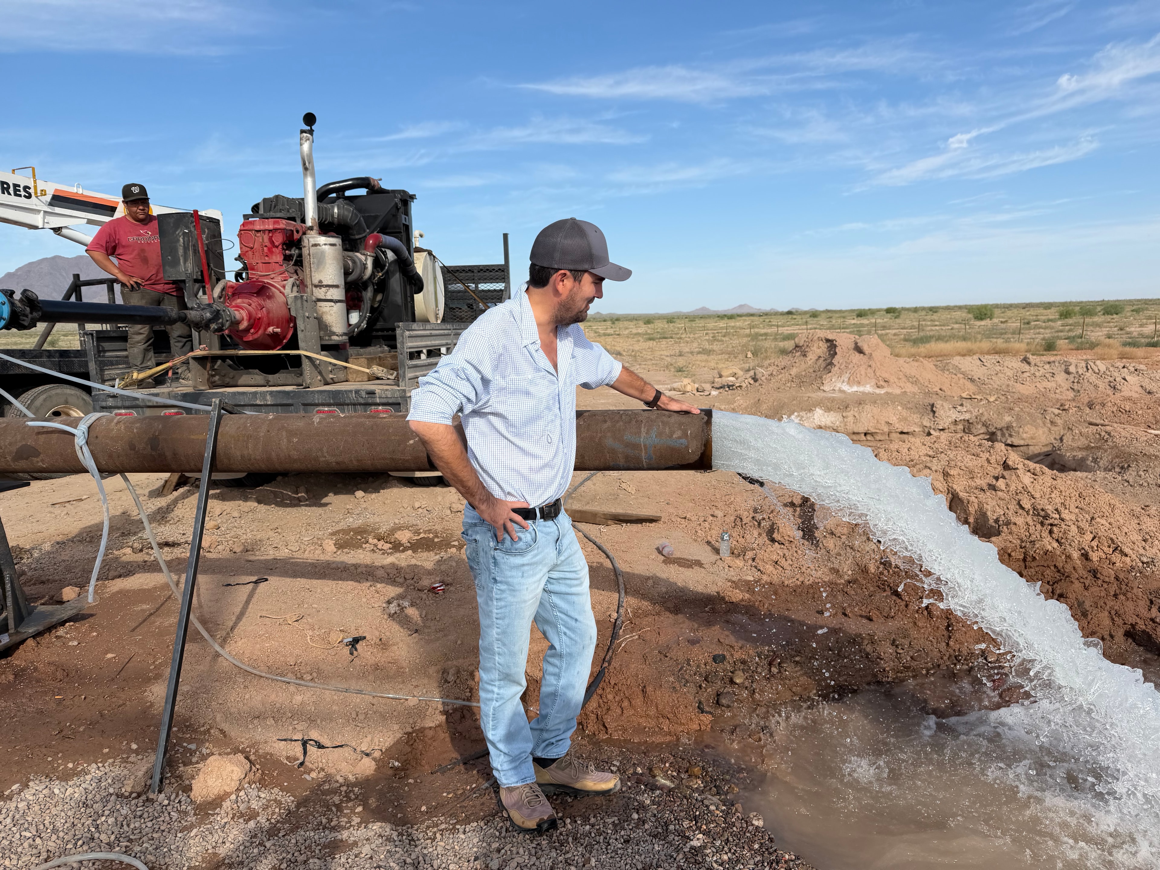 Supervisor en campo durante prueba de agua con equipo 2MJ